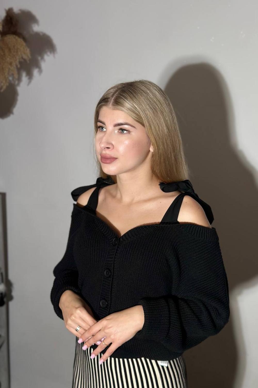 Cropped black cardigan