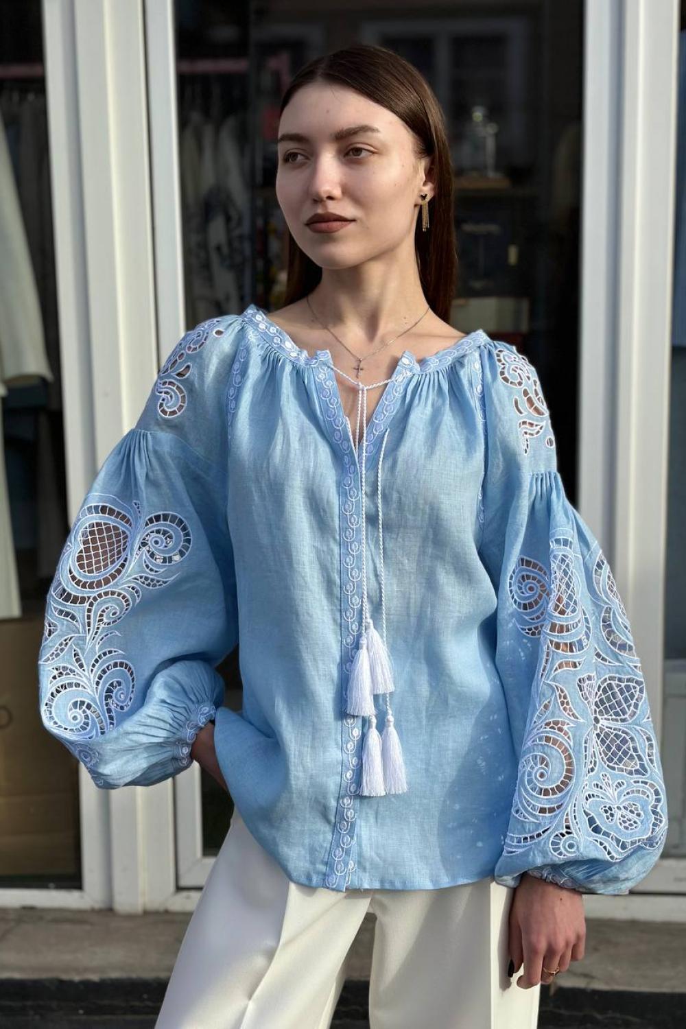 Вишиванка жіноча Рішельє блакитна: традиція в сучасному вигляді Embroidered Jem