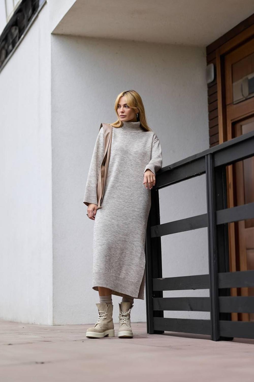 Midi-length dress made of semi-wool