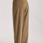 Wide pants with pleats
