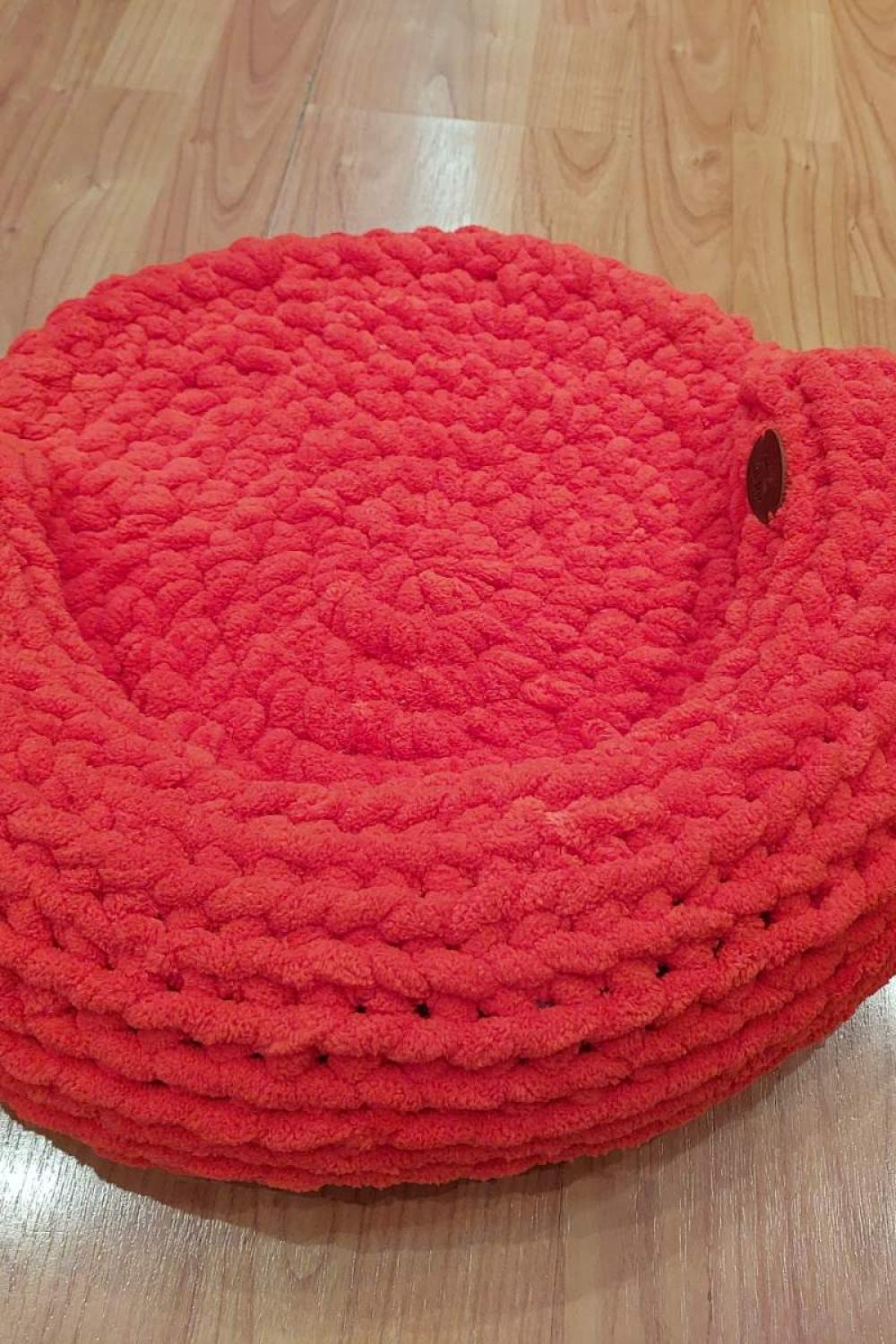 Індивідуальна лежанка для котиків з найкращих плюшевих ниток/ Hand made by Polovchenko N.
