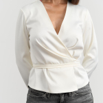 Fitted blouse made of silk fabric