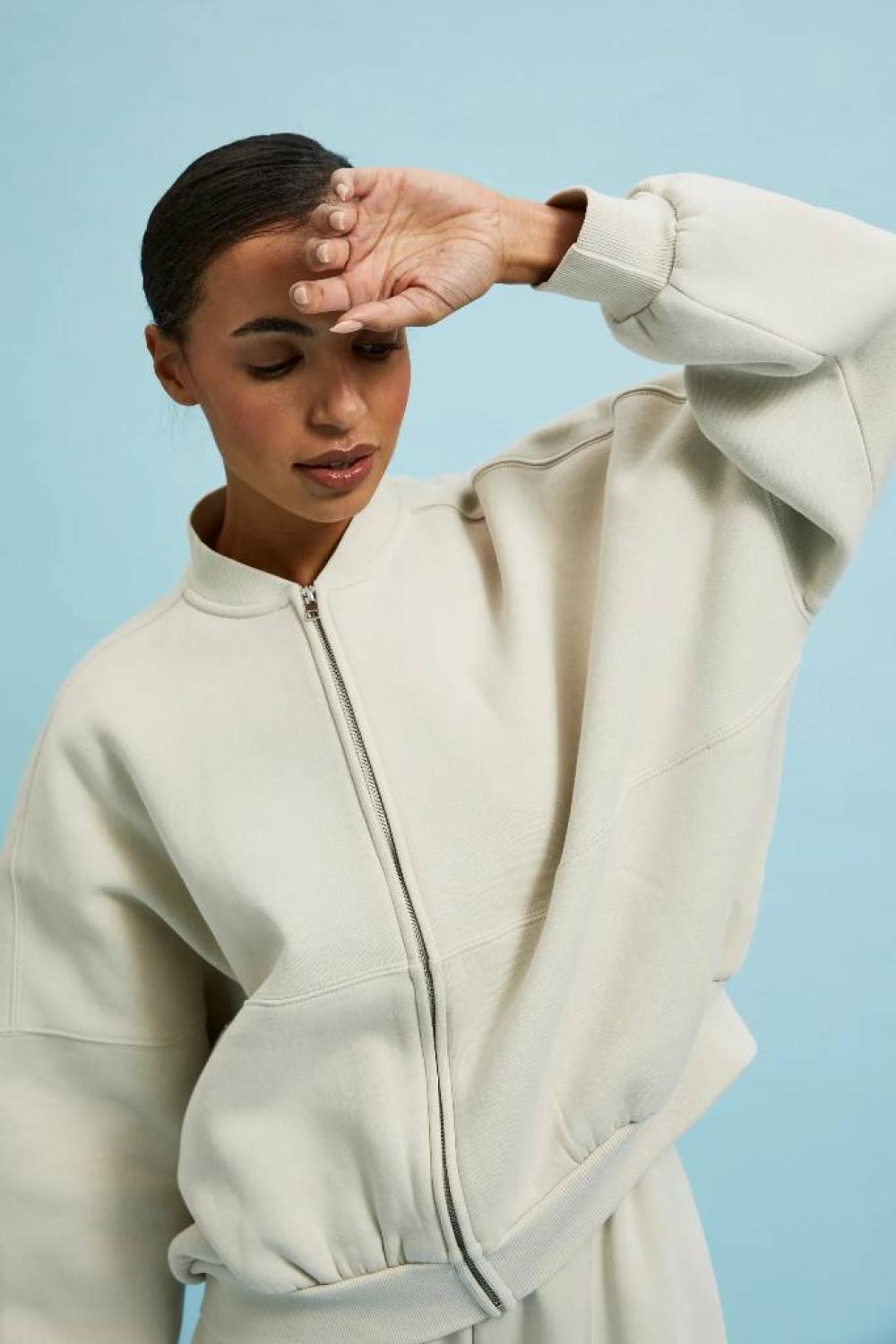 Cream-colored sweater with a zipper