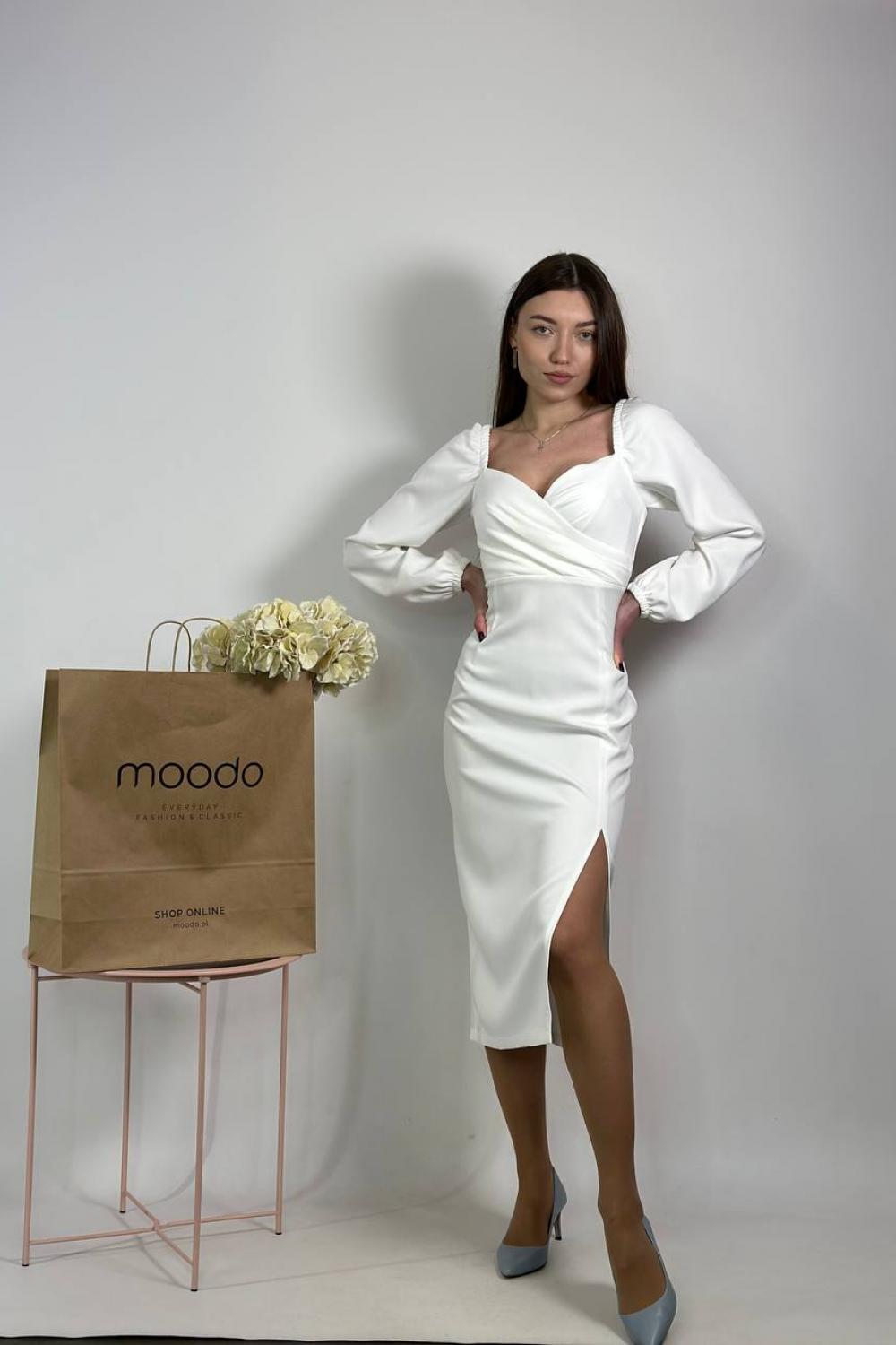 White dress 1389.2 with odor emission