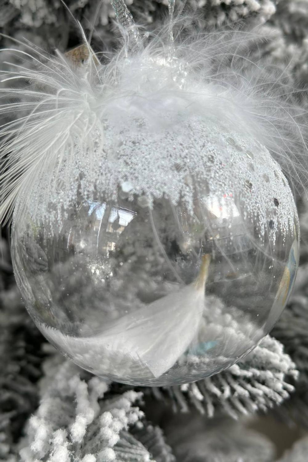 Christmas tree ball with white feathers