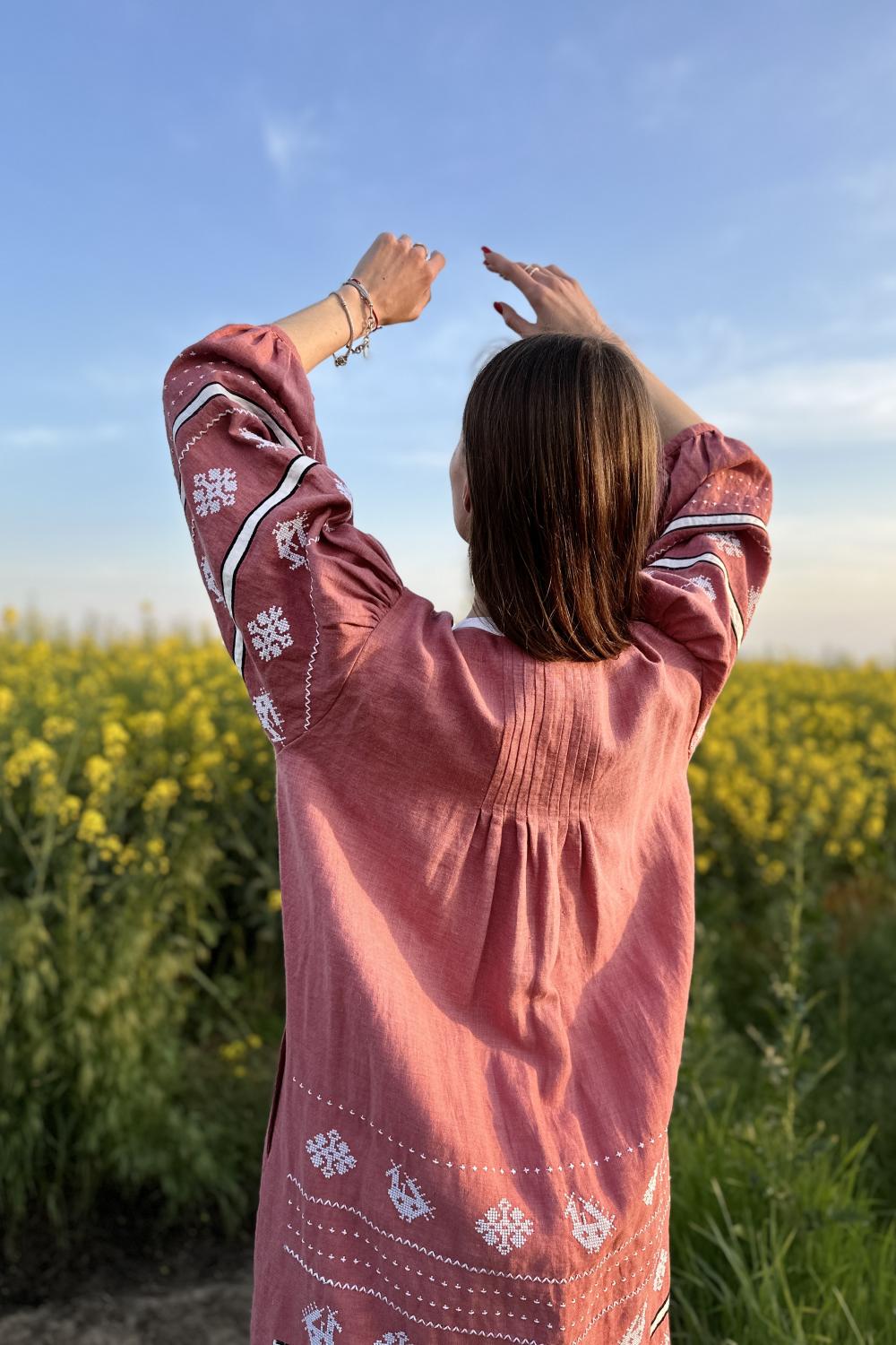 Сукня вишиванка жіноча дизайнерська лляна коралова EMBROIDERED GEM