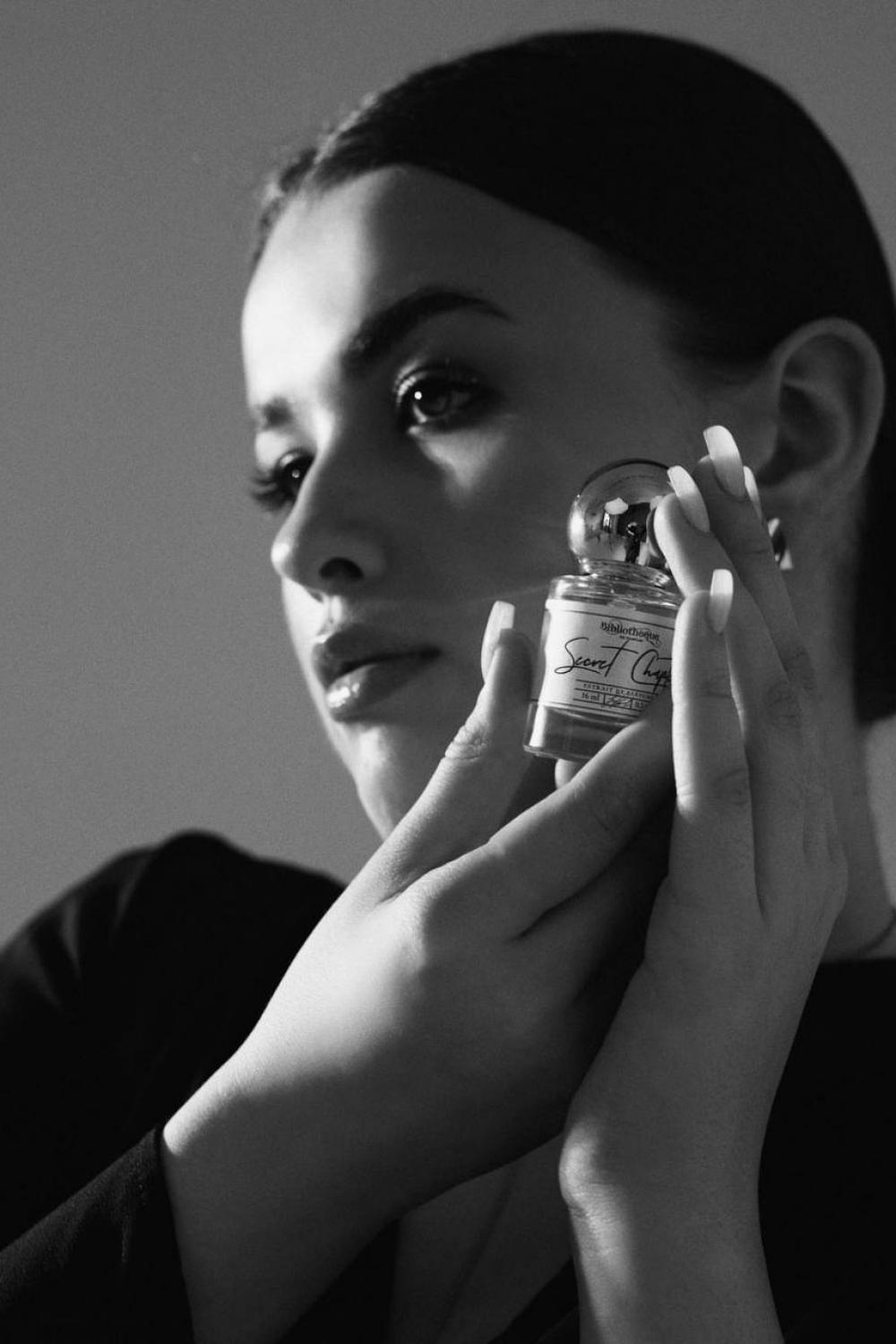 Парфумована вода unisex Secret Chapter by Bibliotheque de Parfume