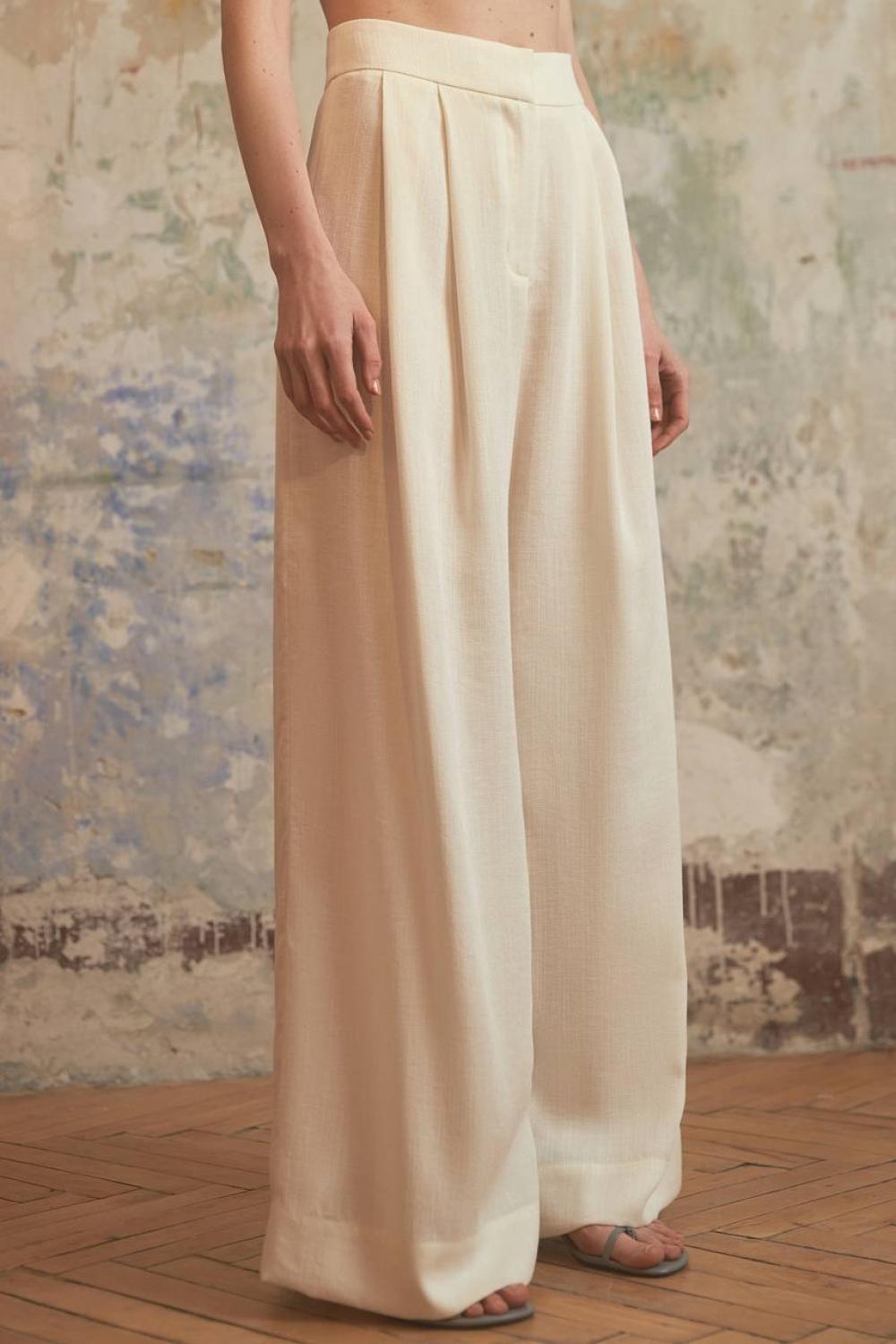 Wide milk pants made of linen