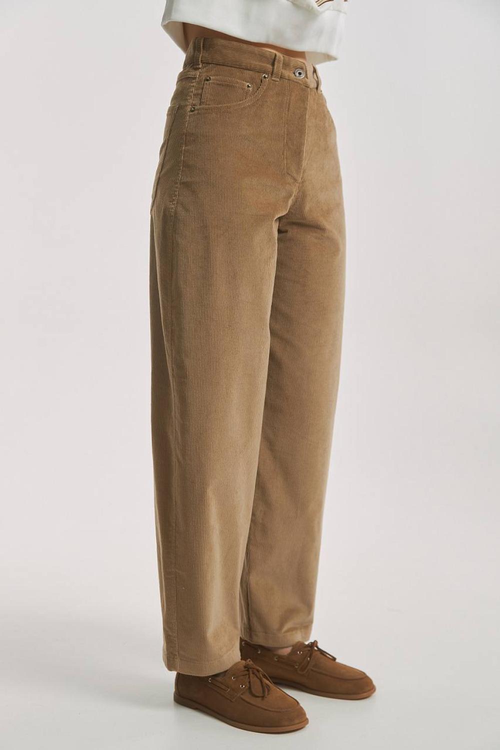 Wide pants with pleats