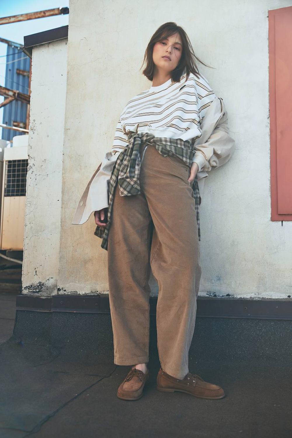 Wide pants with pleats