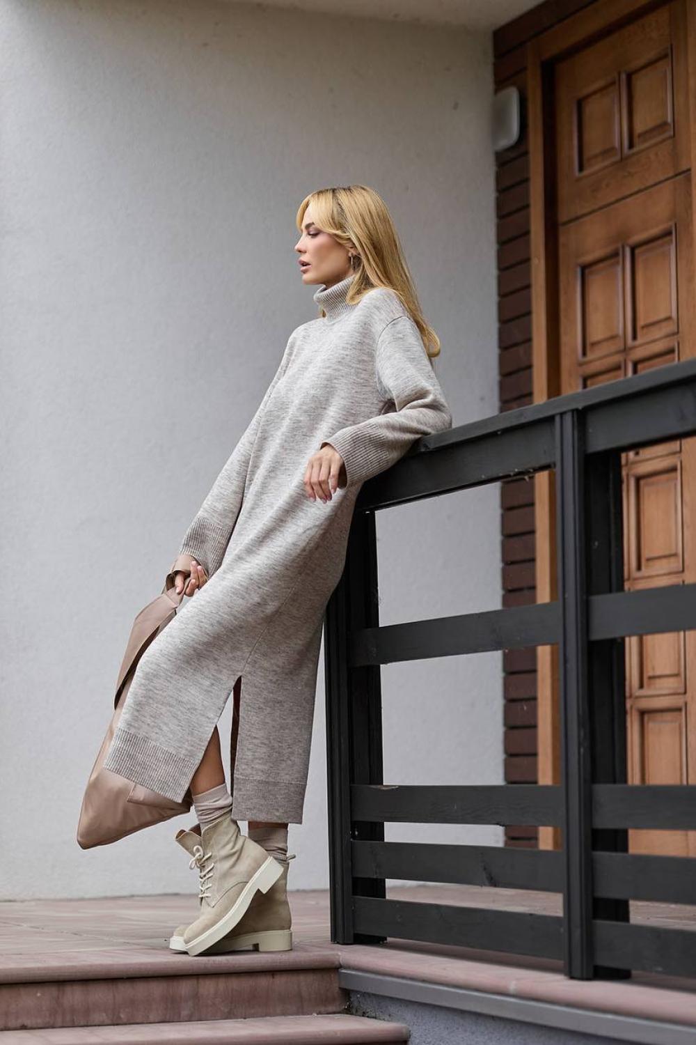 Midi-length dress made of semi-wool