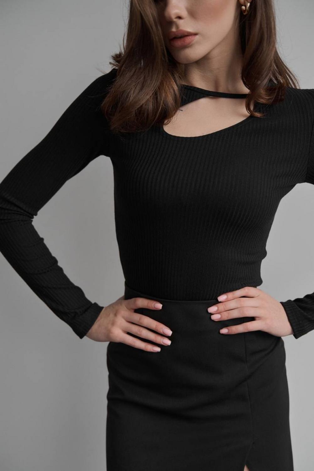 Women's longsleeve with a neckline with a black Roy