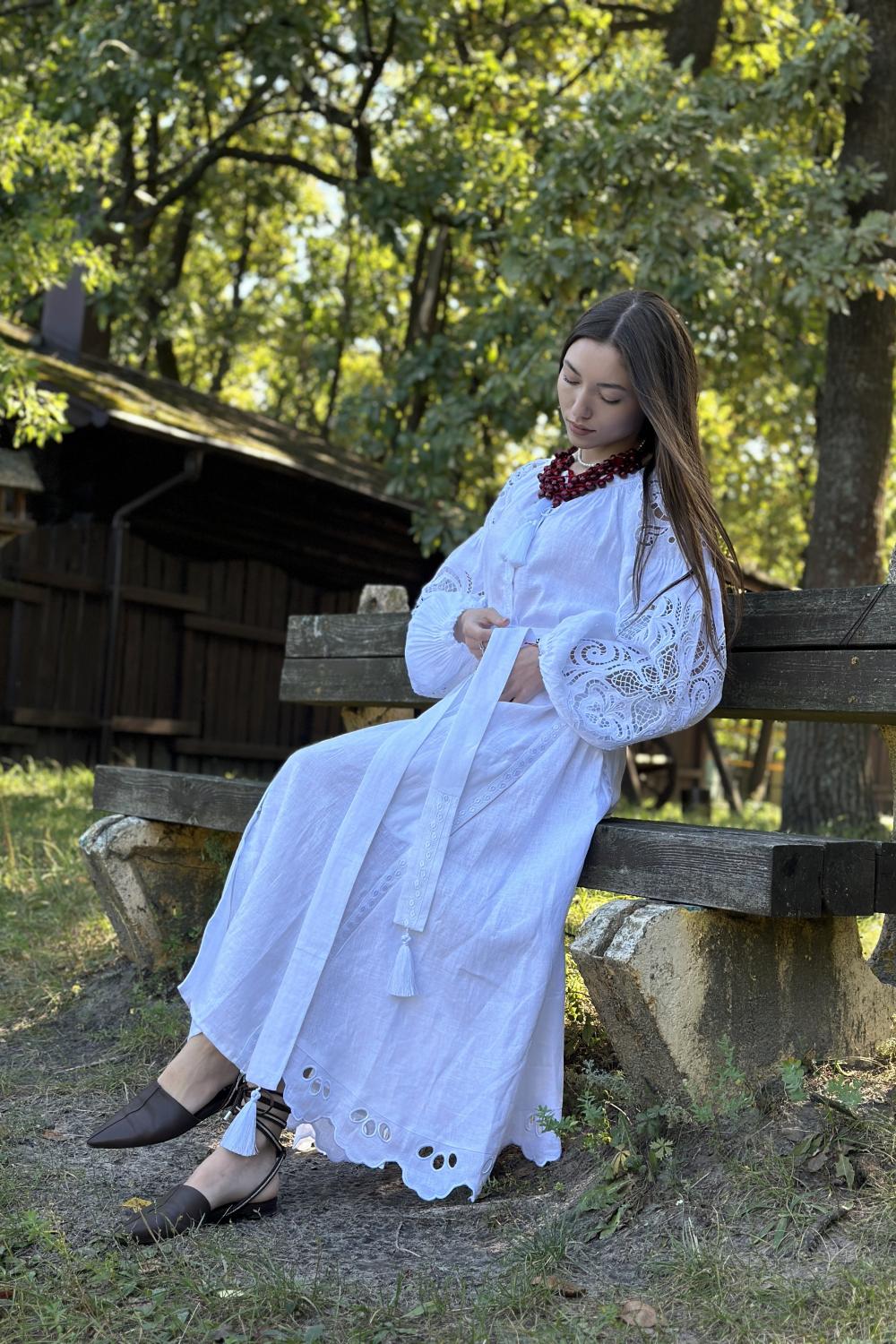 Сукня вишита на весілля нареченої біла