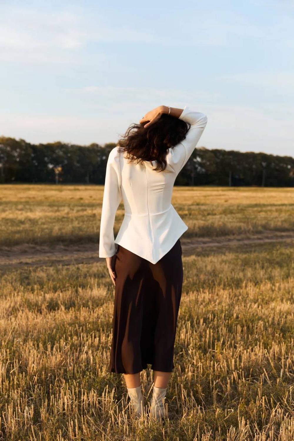 Milk top with figured basque