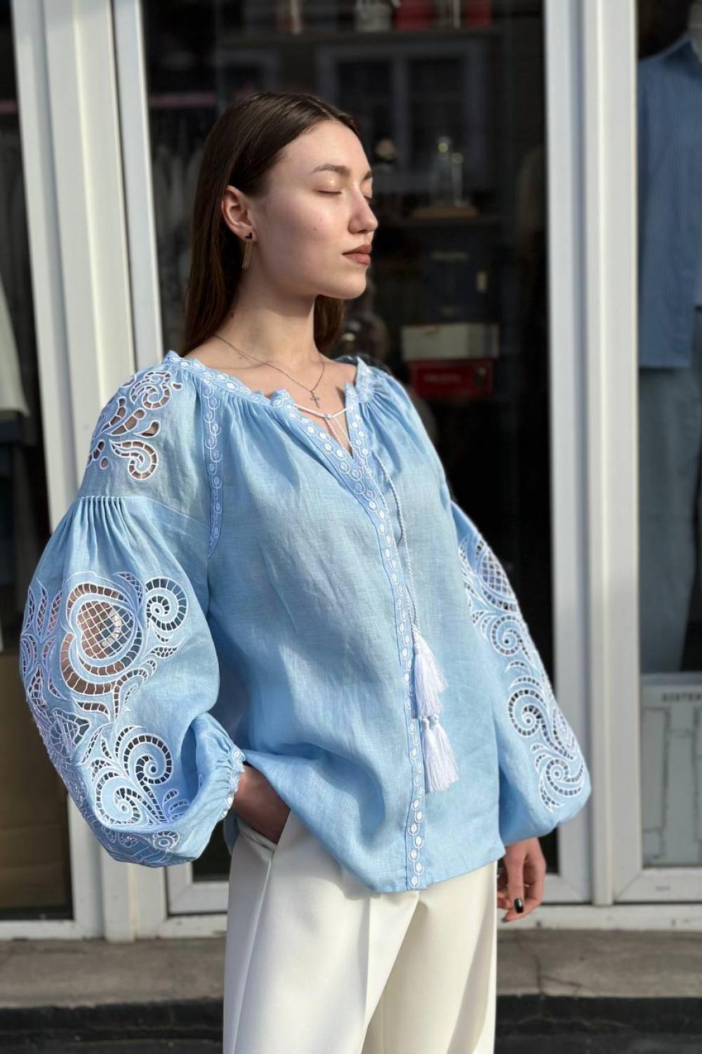 Вишиванка жіноча Рішельє блакитна: традиція в сучасному вигляді Embroidered Jem