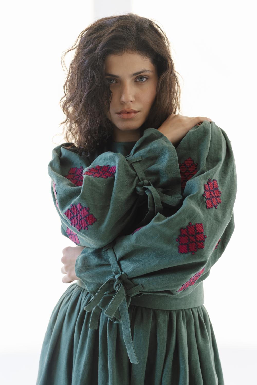 Green embroidered dress made of linen Memories EMBROIDERED GEM