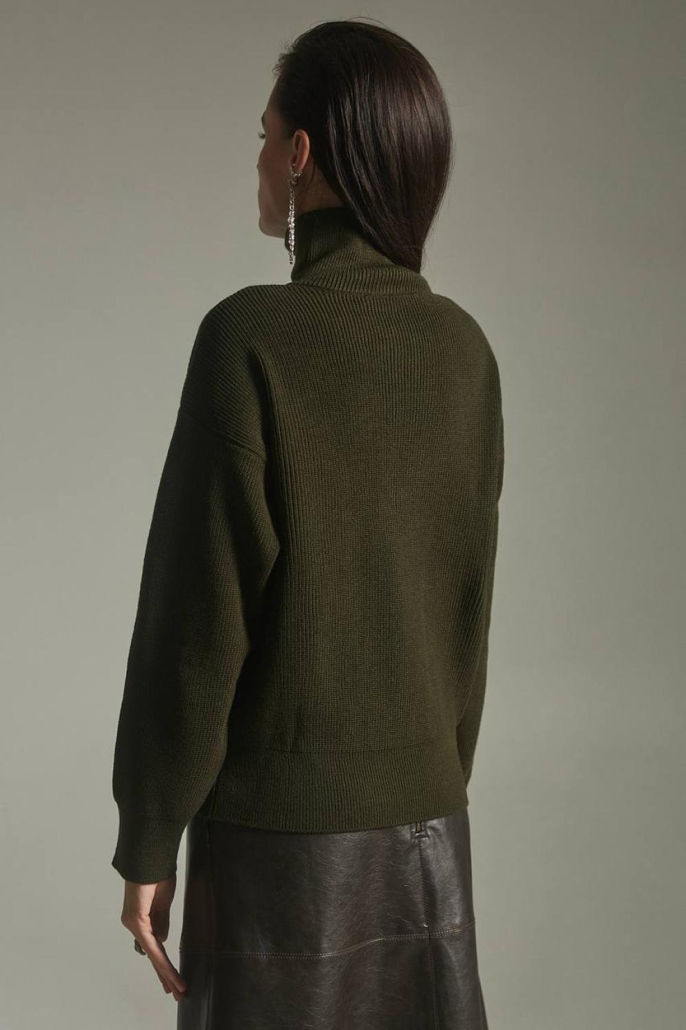 Loose-fitting jumper made of knitted fabric