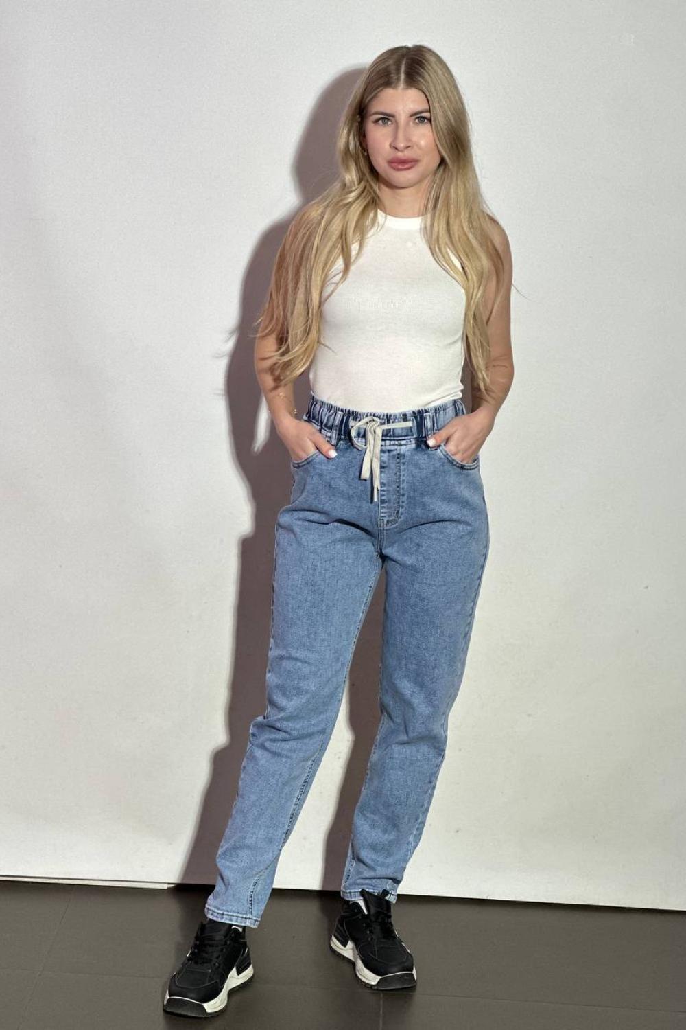 Blue jeans with elastic band