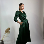 The dress is green satin with a smell of 833