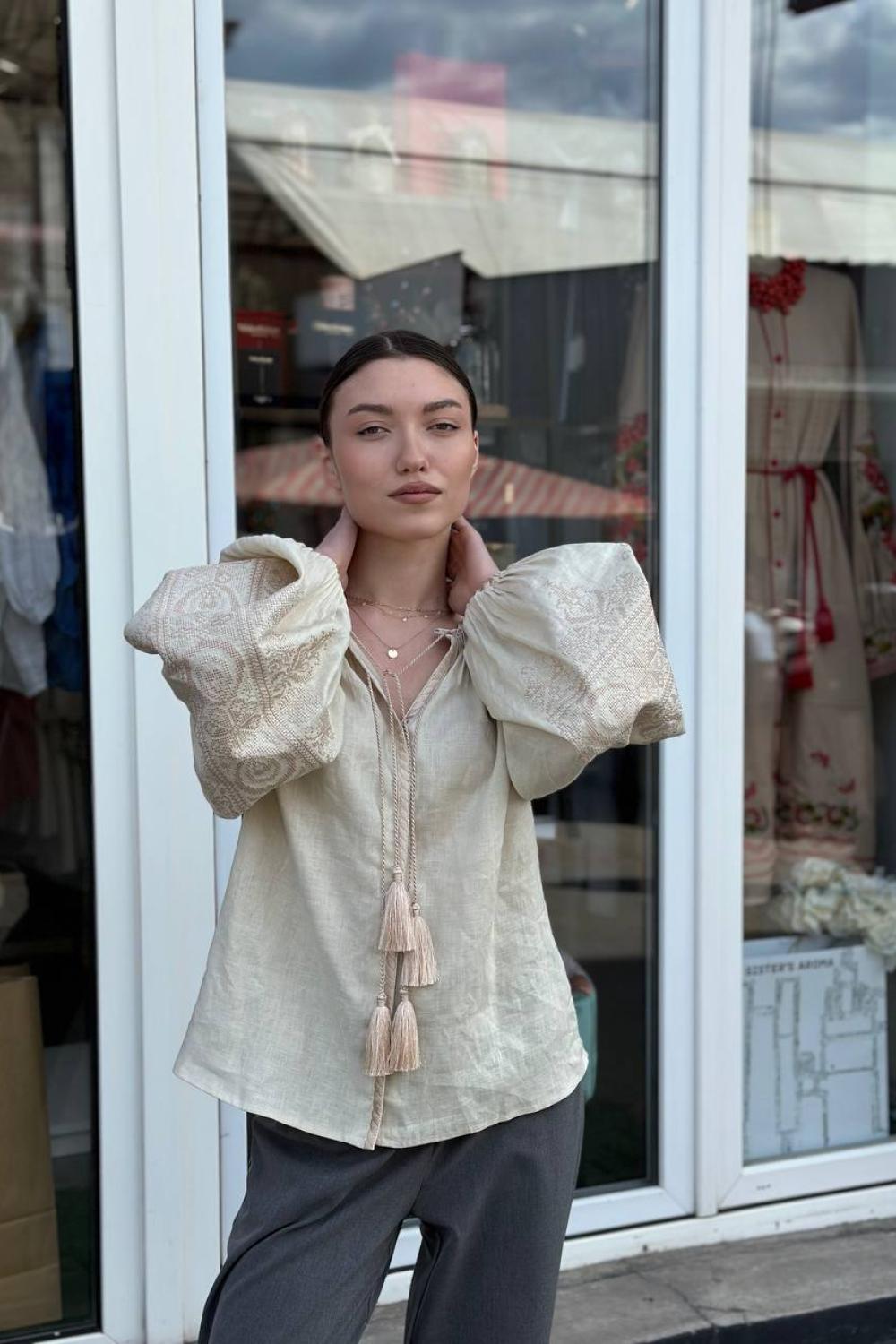 Вишиванка жіноча дизайнерська в бежевому кольорі Бохо EMBROIDERED GEM