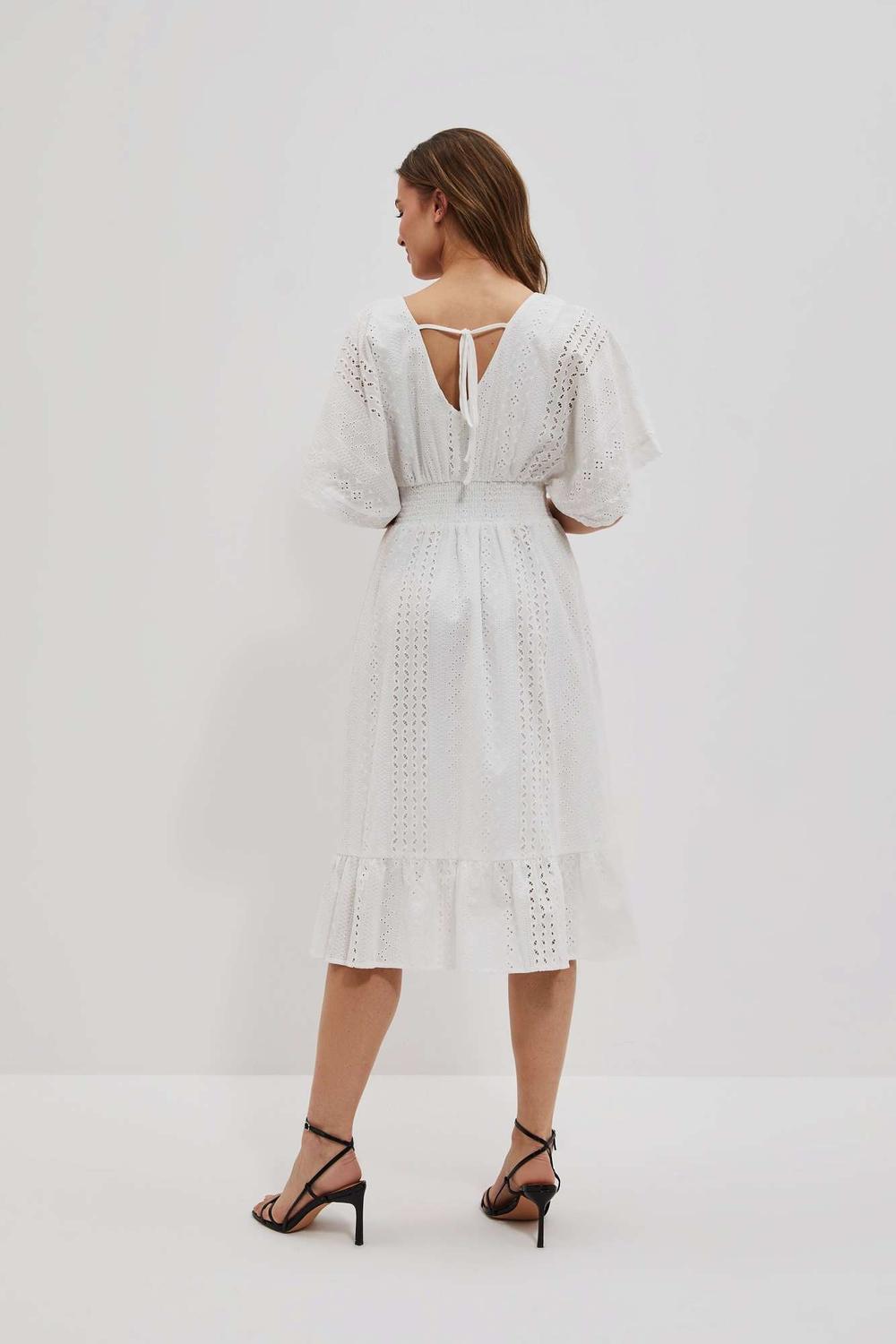 The dress is white from Moodo thread L-SU-4053