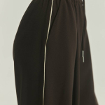 Wide pants with pleats