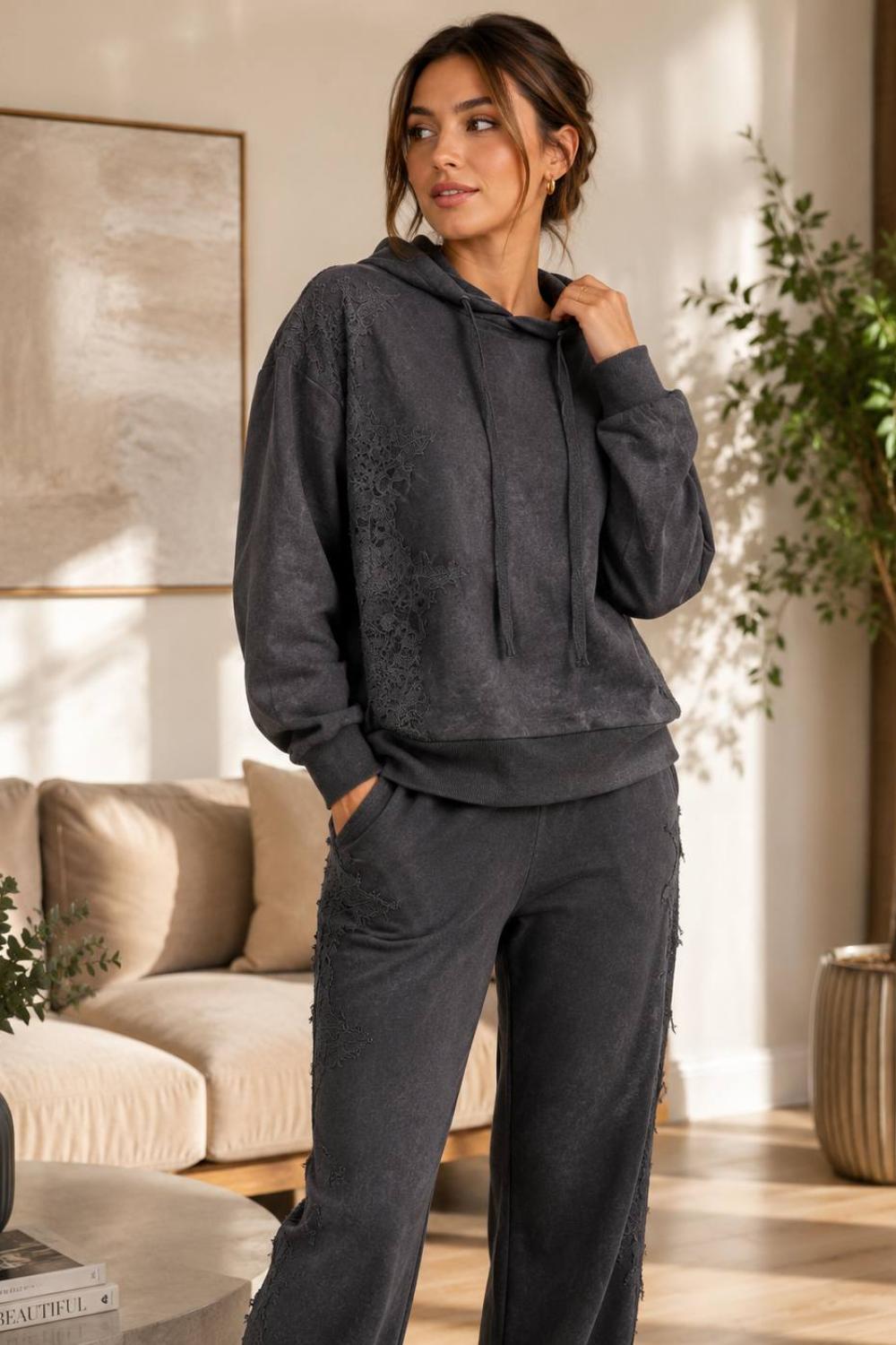 Graphite-colored sports suit with lace