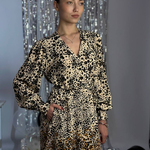 Сукня на запах в квітковий прннт медового кольору 20AH513. Франція. Yuka Paris