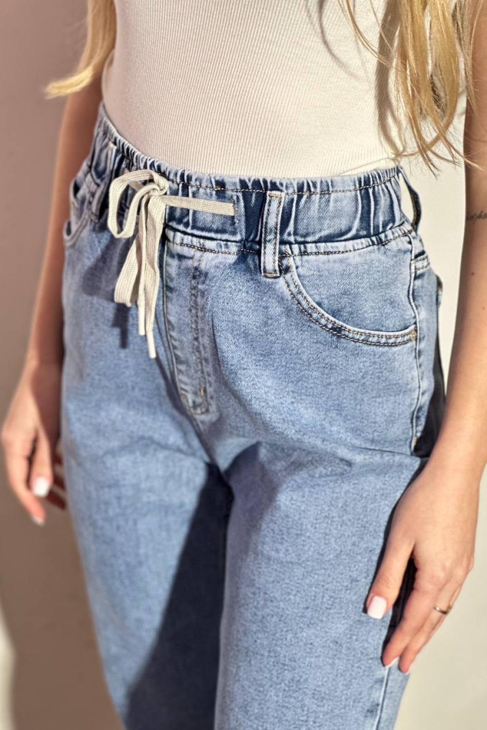 Blue jeans with elastic band