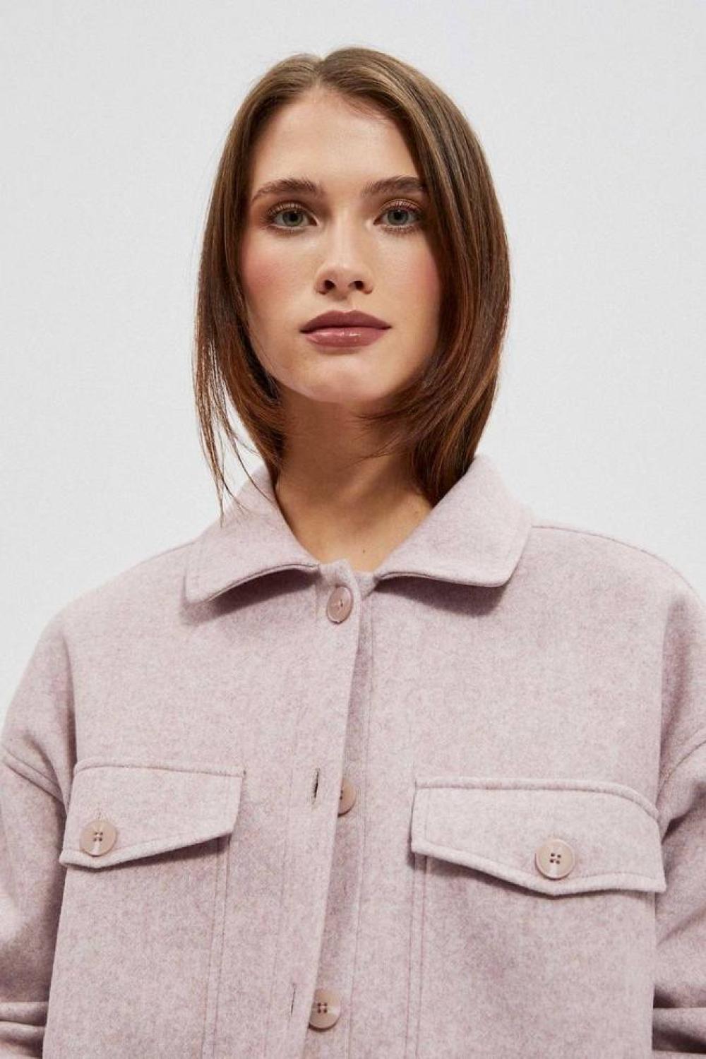 Shirt jacket with a button fastening.
