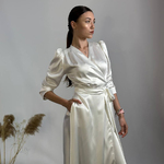 The dress is white satin with a smell of 833
