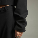 Stylish loose-fitting cropped jacket with lining.
