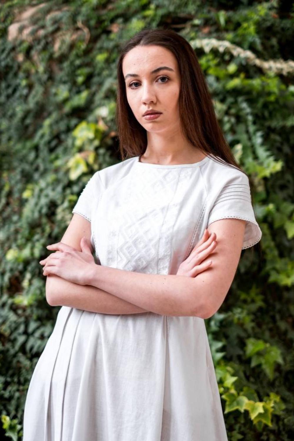 Вишита біла сукня баліа по білому