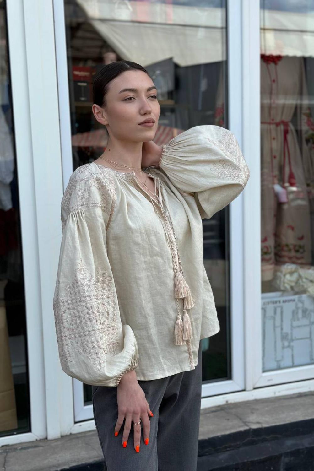 Вишиванка жіноча дизайнерська в бежевому кольорі Бохо EMBROIDERED GEM
