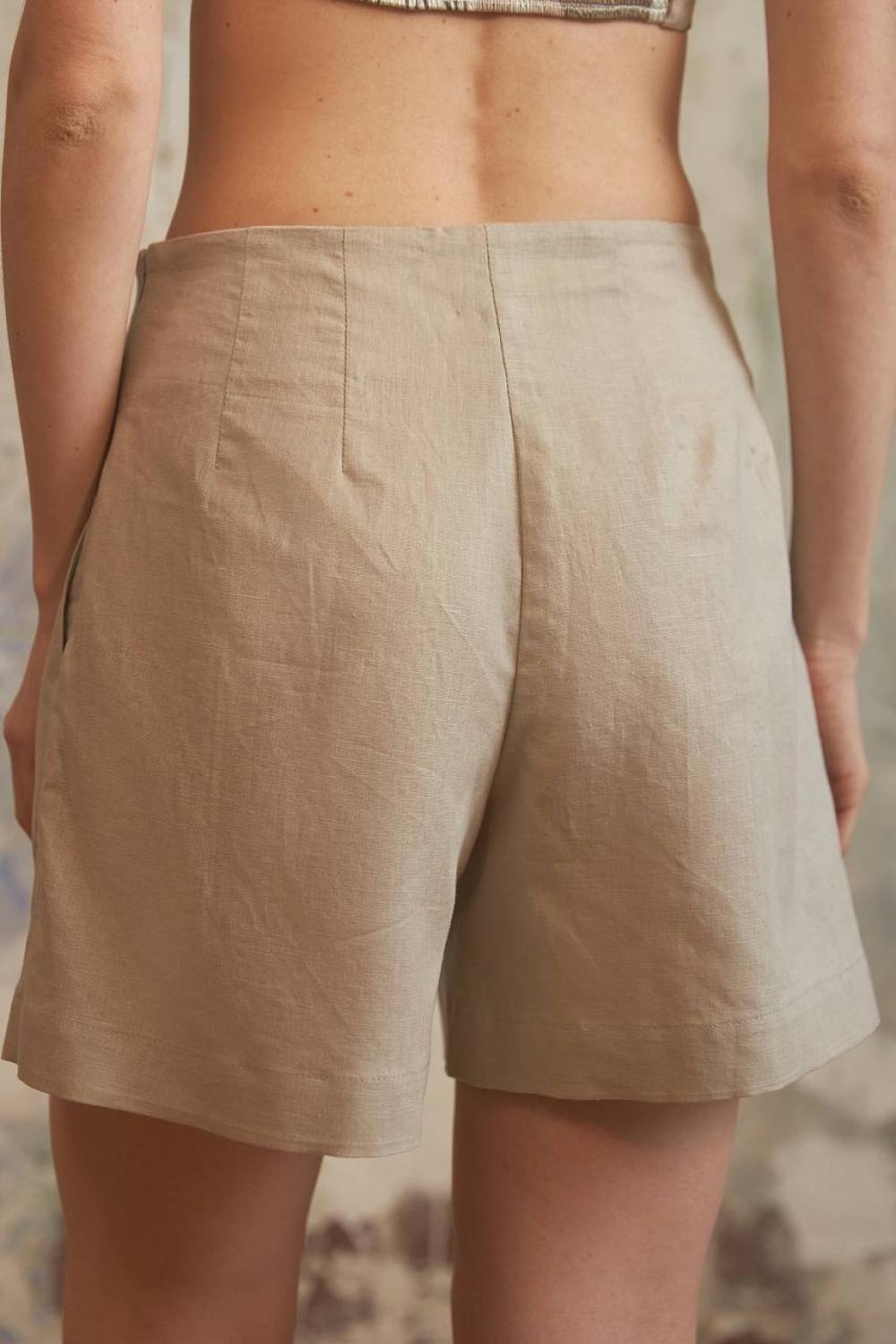 Linen shorts in taupe color