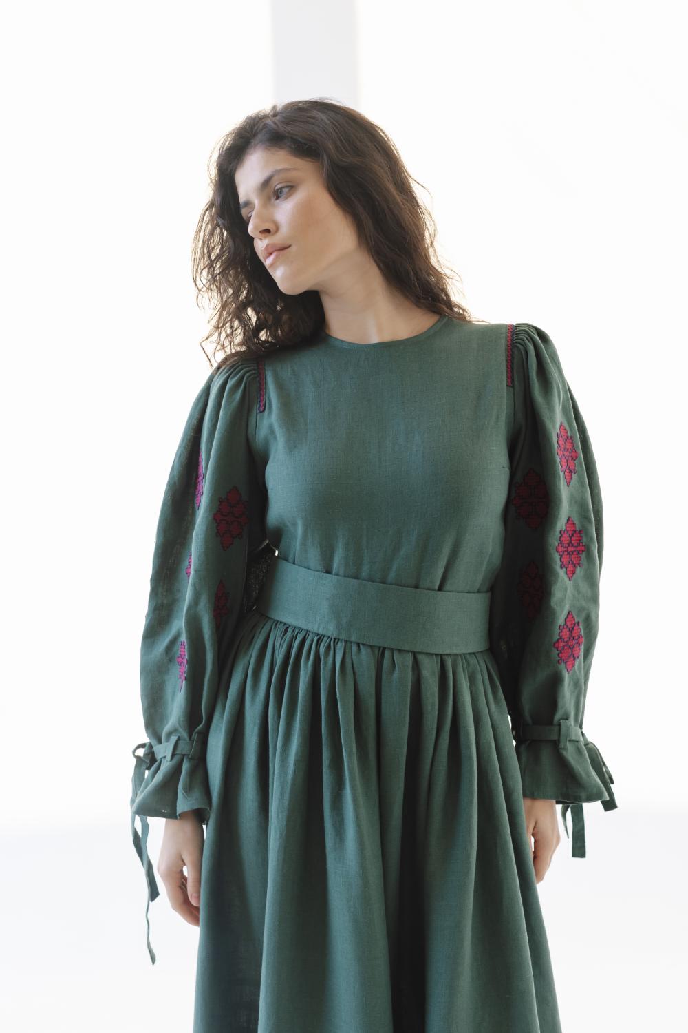 Green embroidered dress made of linen Memories EMBROIDERED GEM