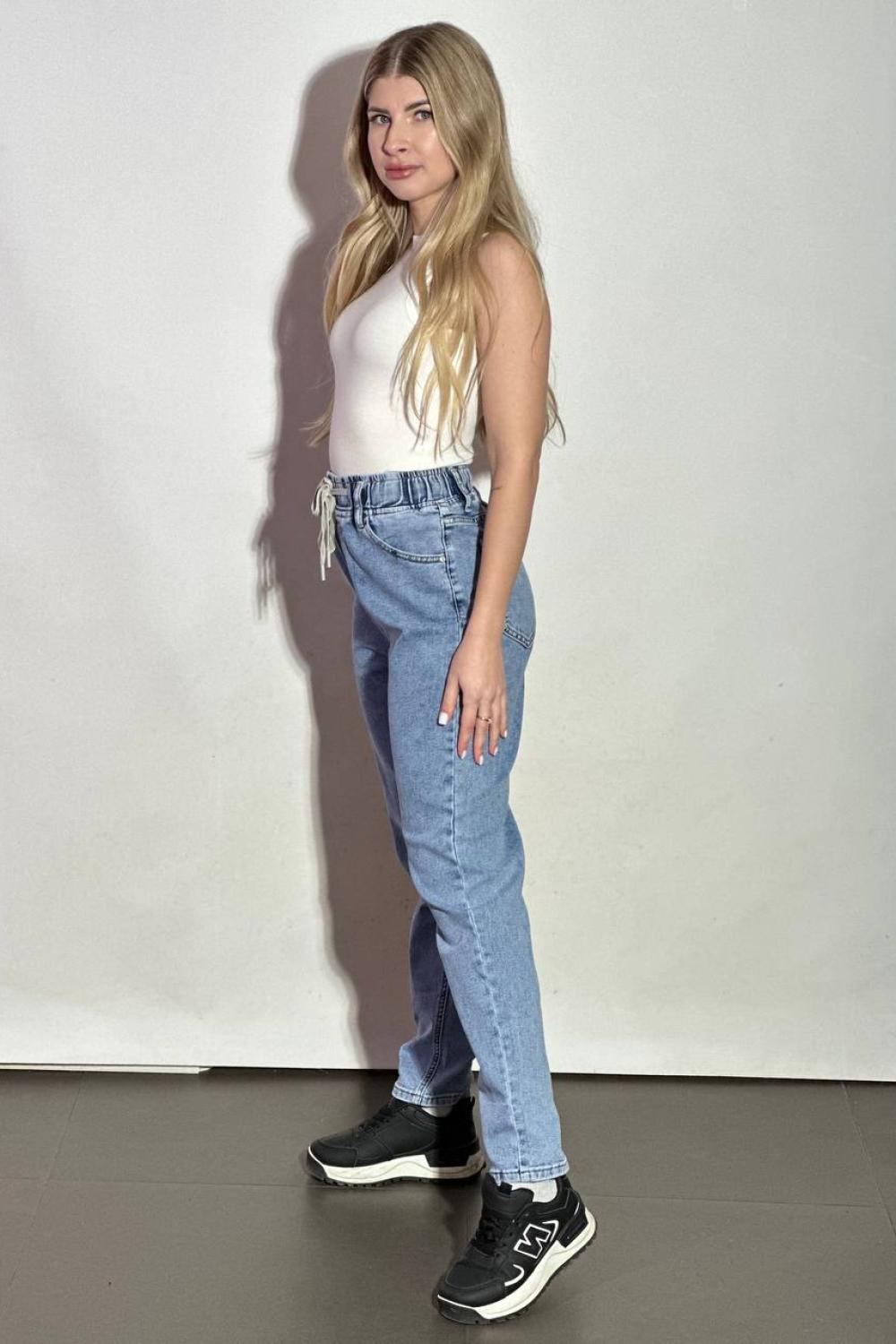 Blue jeans with elastic band