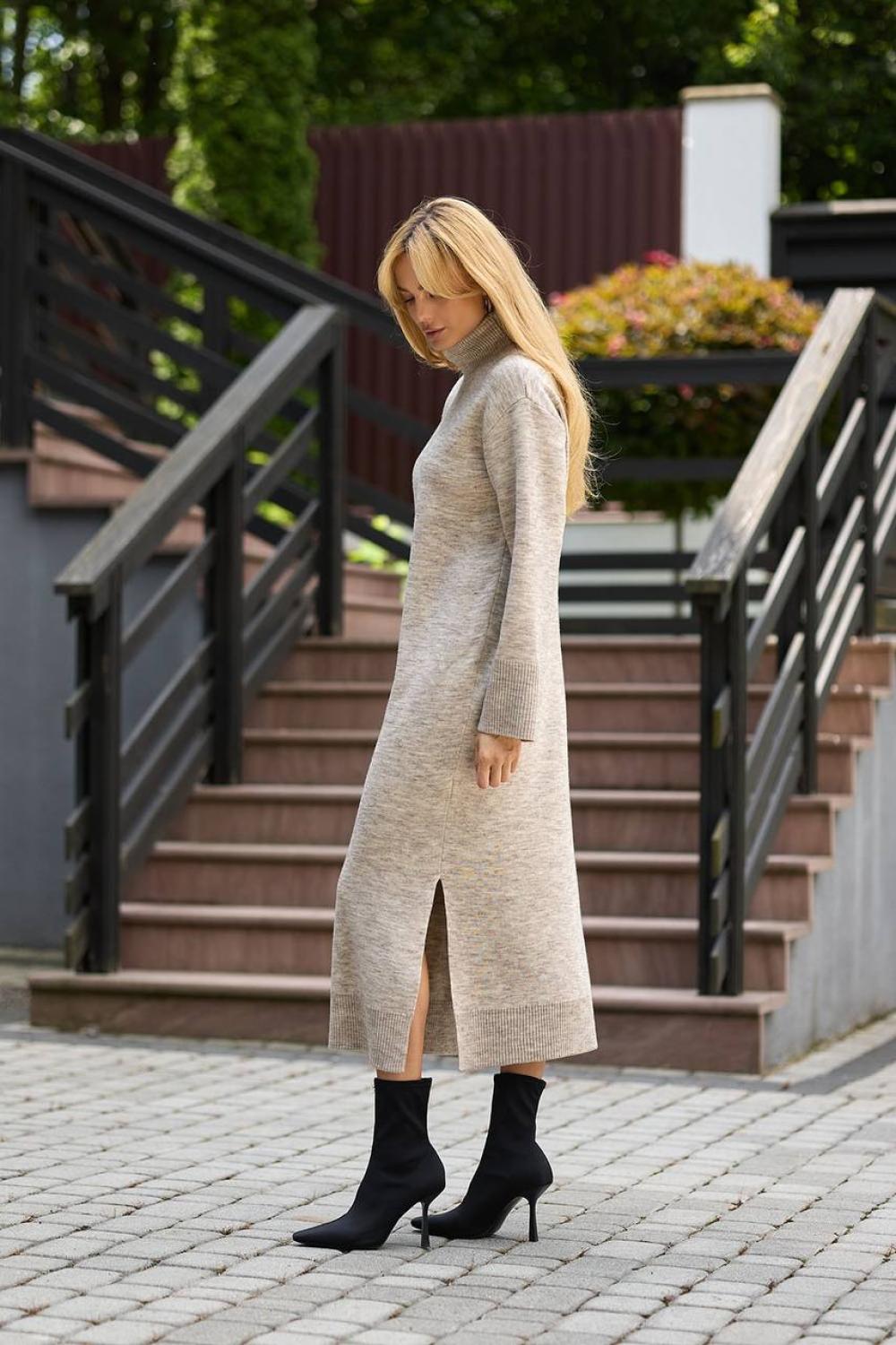 Midi-length dress made of semi-wool