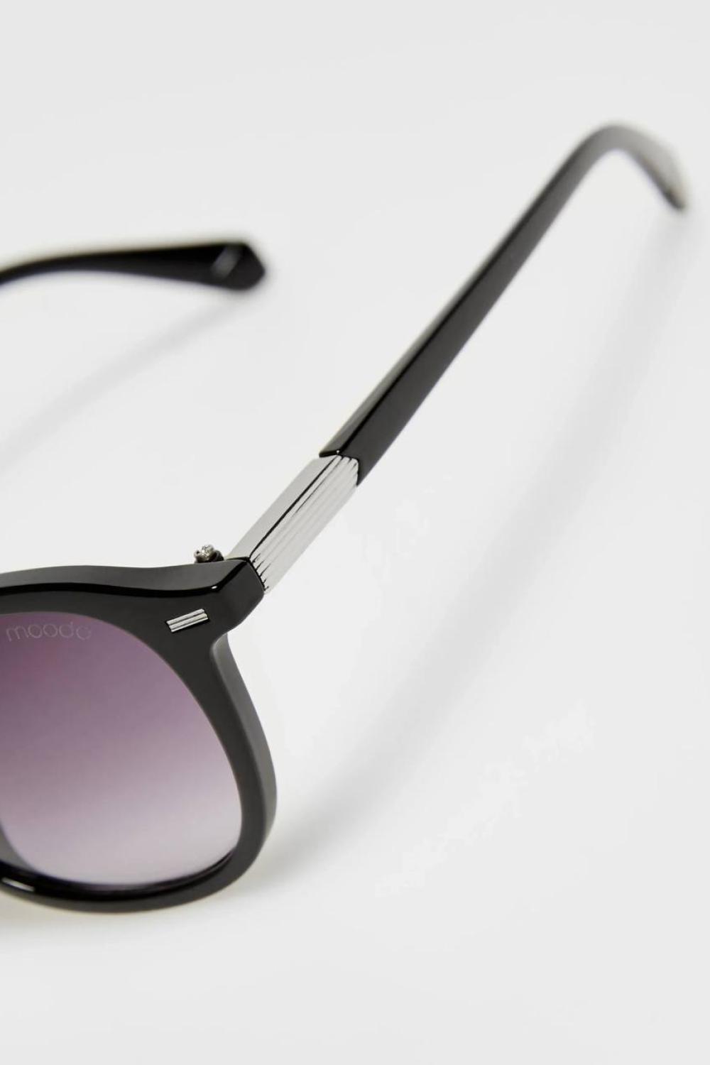 Black glasses