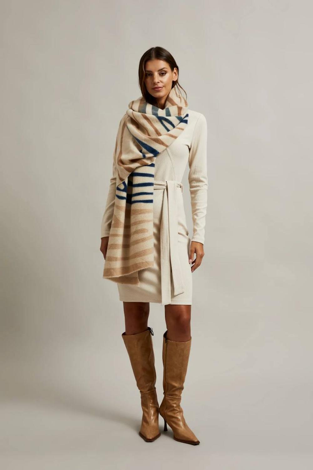A beige scarf