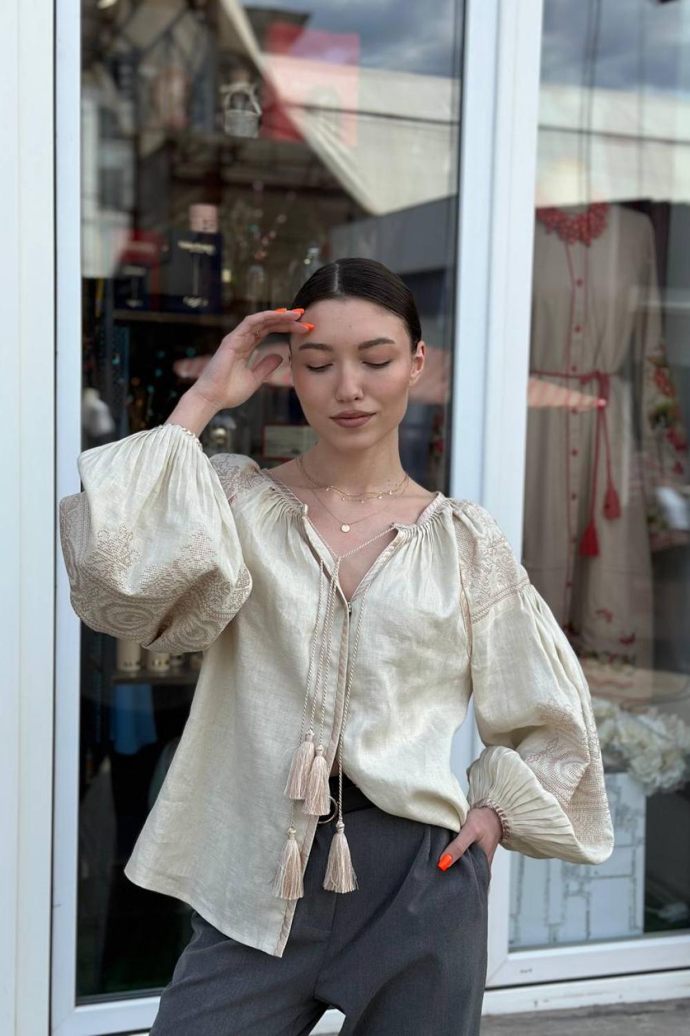 Вишиванка жіноча дизайнерська в бежевому кольорі Бохо EMBROIDERED GEM