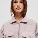 Shirt jacket with a button fastening.