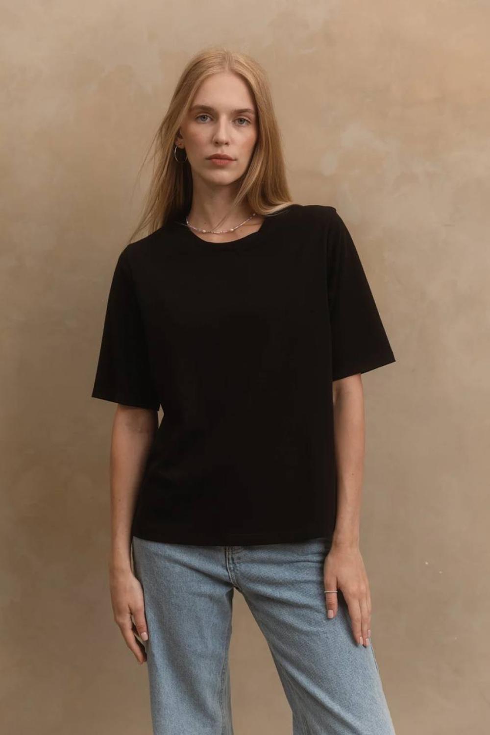 Women's black basic t-shirt