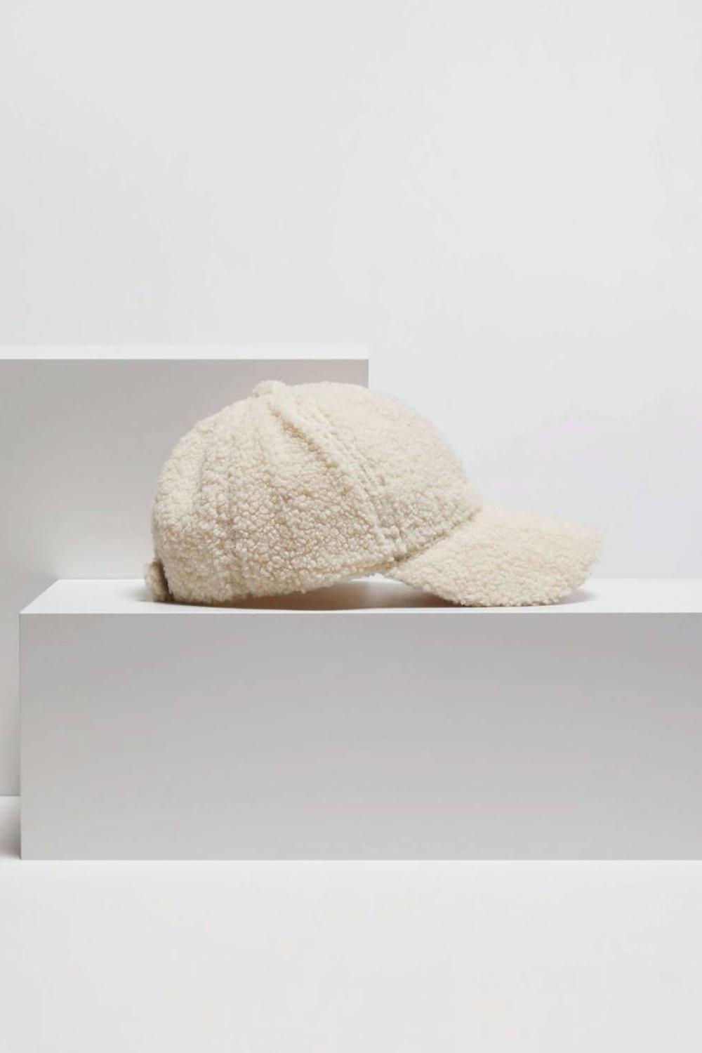 An white hat