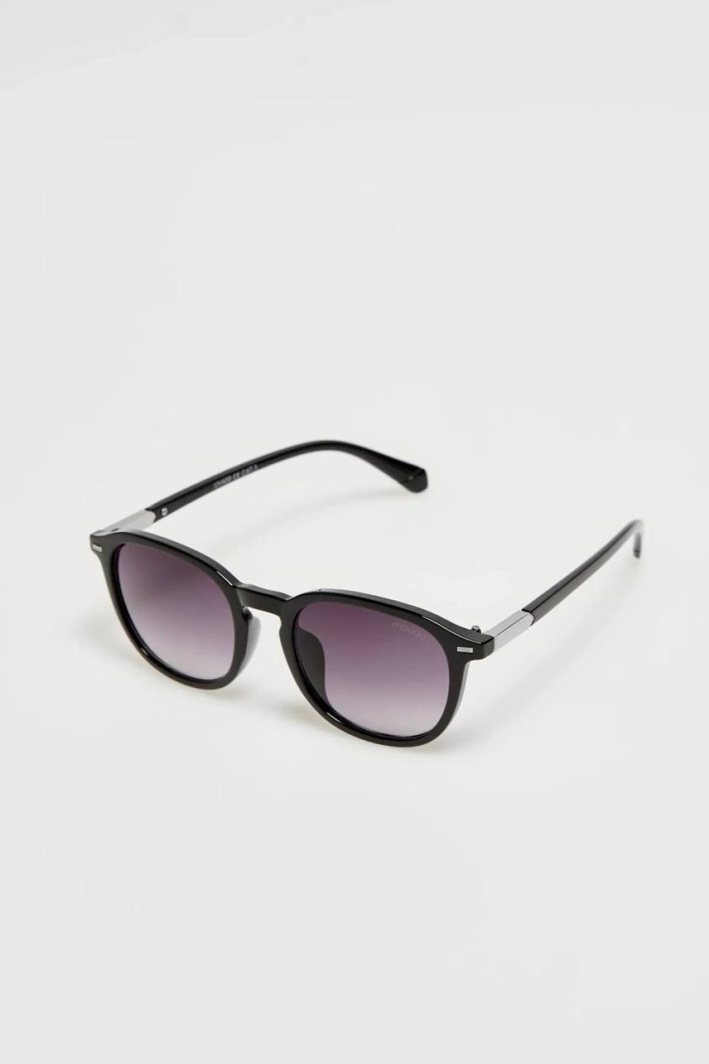 Black glasses
