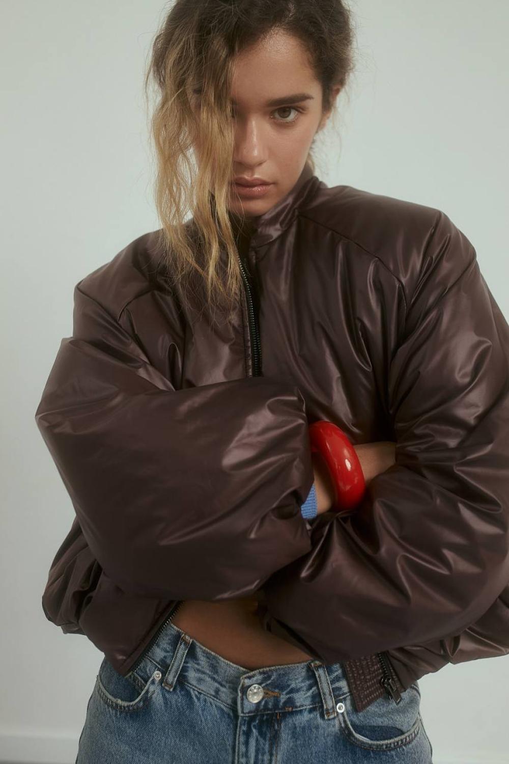 Bomber oversized in the color of ripe cherry