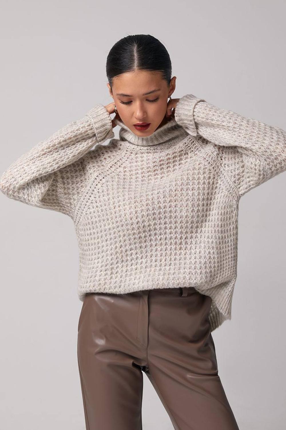 Milk sweater made of wool