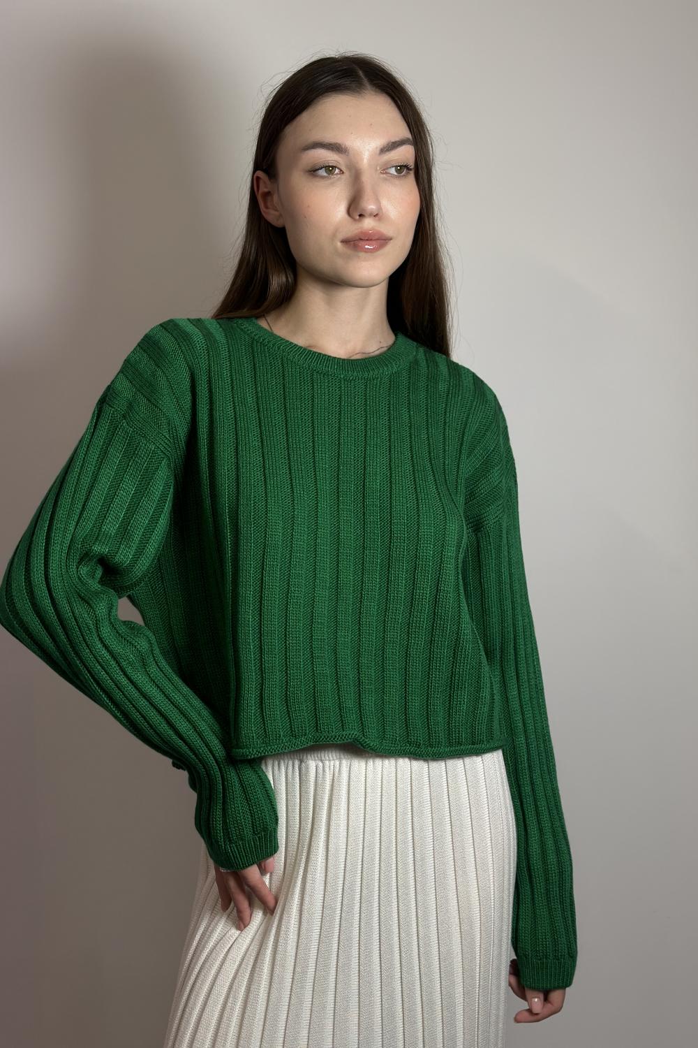 Sweater knitted with a free cut green Tilya STIMMA