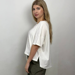 Біла футболка з принтом