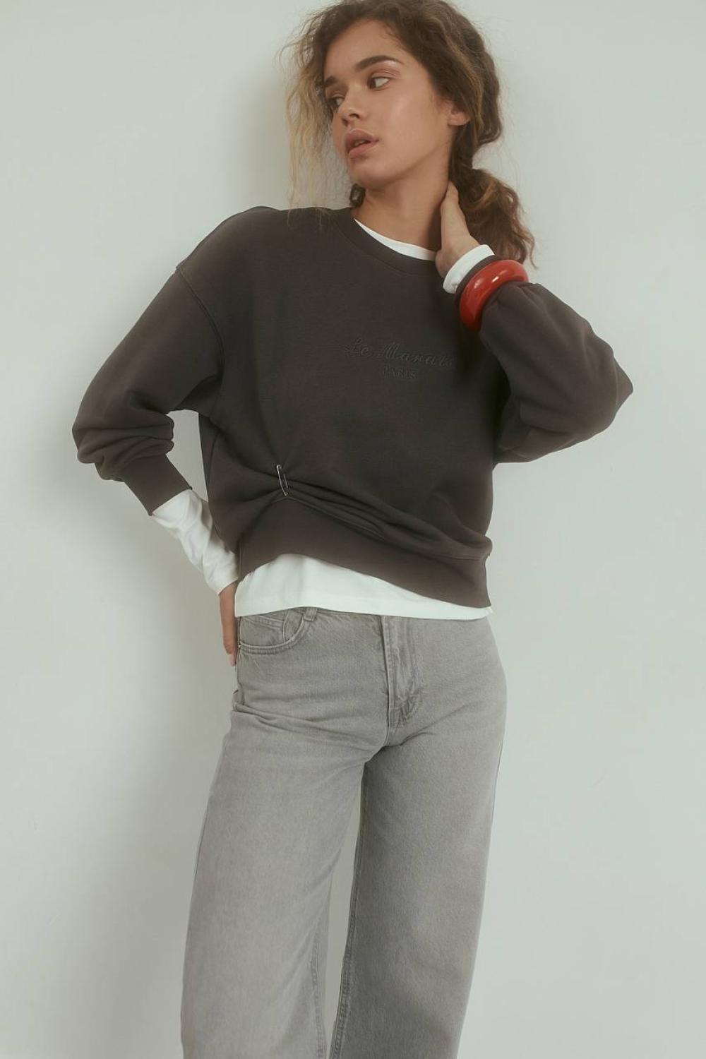 Sweatshirt with embroidery